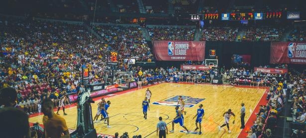 FPX观众热烈欢呼！，梅西迎来十二赛季出色发挥观众掌声雷动