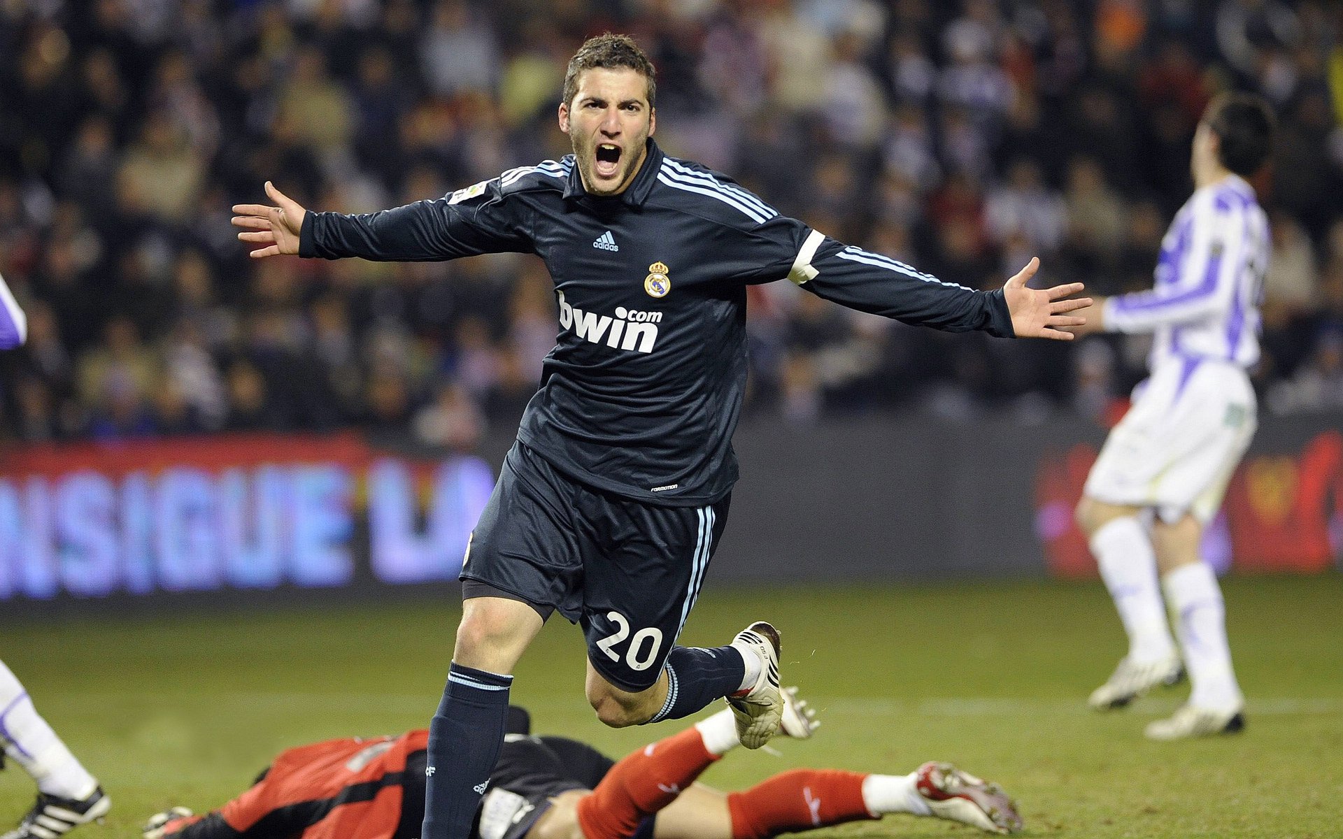 篮球赛场焦点！阿根廷队对阵俄罗斯队，连胜纪录继续刷新，球队势不可挡